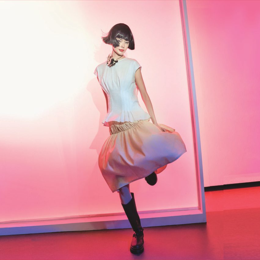 时装 brochure page 8